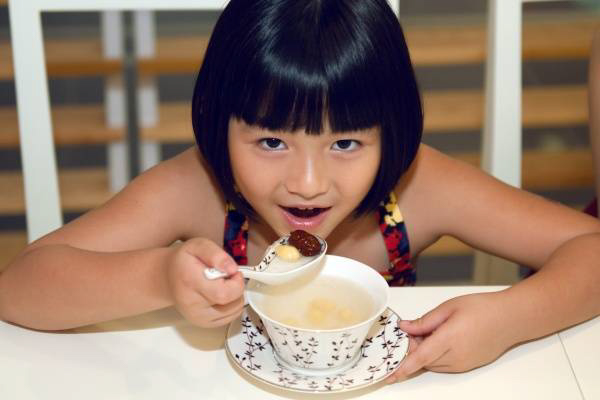 Có nên cho trẻ từ 3 đến 10 tuổi ăn yến bồi bổ sức khỏe?