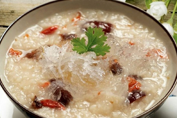 Cháo tổ yến là một món ăn truyền thống có nguồn gốc từ Trung Quốc